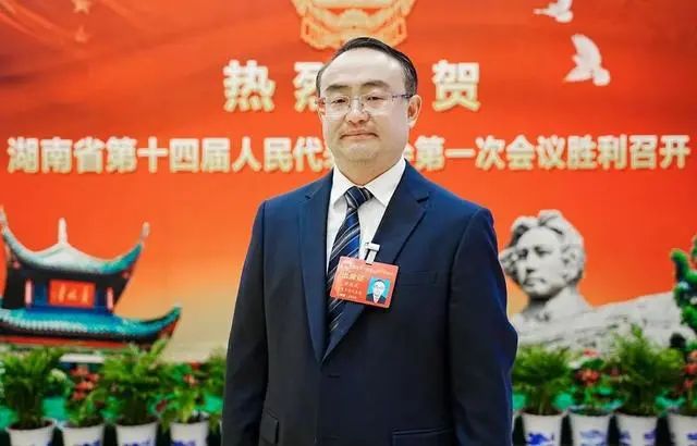 張家界市桑植縣委副書(shū)記、縣長(zhǎng)梁高武：“喊”回10萬(wàn)老鄉(xiāng)，和大家一塊過(guò)年