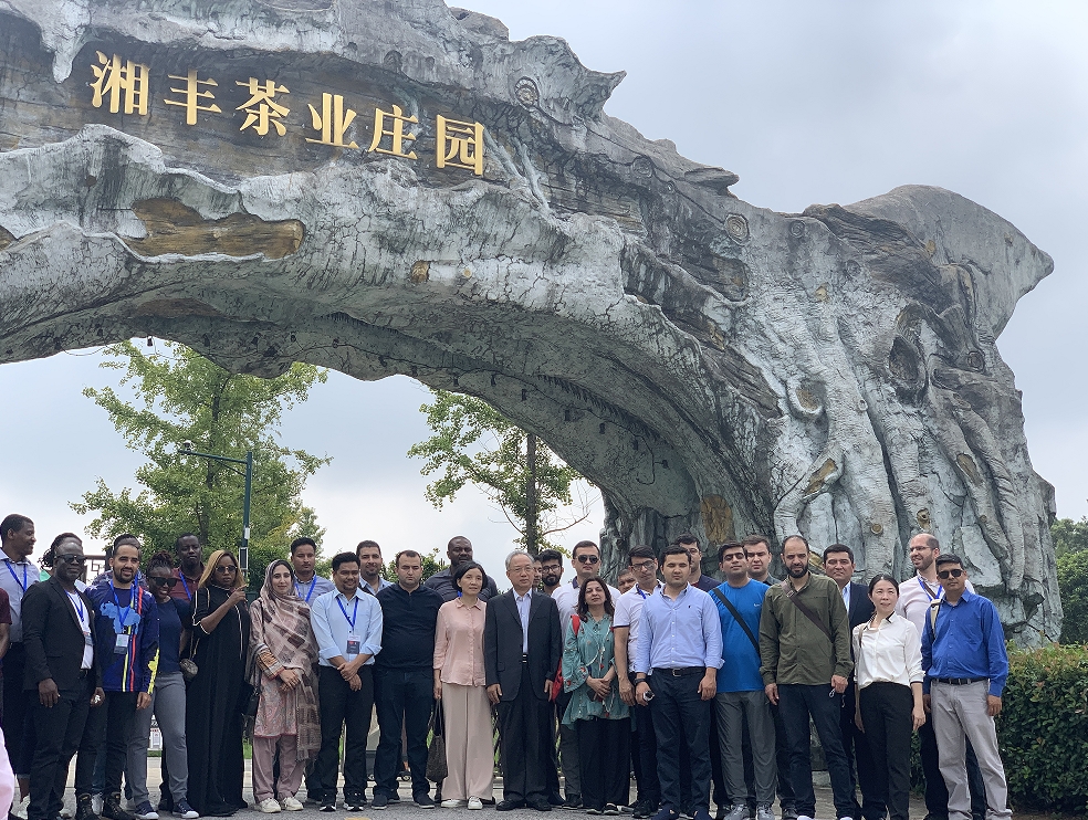 發(fā)展中國家稅務(wù)統(tǒng)計信息化管理官員研修班赴湘豐茶業(yè)集團(tuán)考察