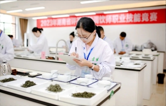 時(shí)光長(zhǎng)廊?勞動(dòng)者風(fēng)采 | 謝嬌枚：科班出身深耕茶園，以“技”賦能產(chǎn)業(yè)發(fā)展